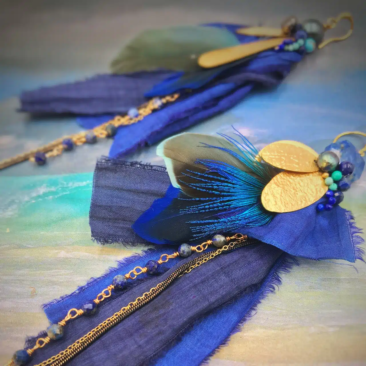 Artisan d’Art et créatrice de bijoux depuis 1998. J’ai installé mon atelier-boutique à La Rochelle. J’expose également mes bijoux à la boutique de créateurs : Colibri à Poitiers et à Cocoon à Saint Martin sur l’île de ré.