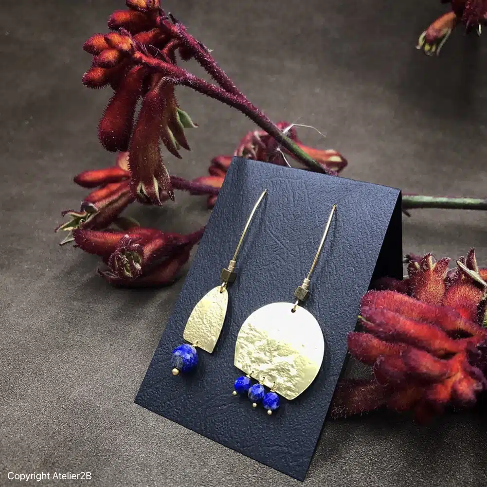 Artisan d’Art et créatrice de bijoux depuis 1998. J’ai installé mon atelier-boutique à La Rochelle. J’expose également mes bijoux à la boutique de créateurs : Colibri à Poitiers et à Cocoon à Saint Martin sur l’île de ré.