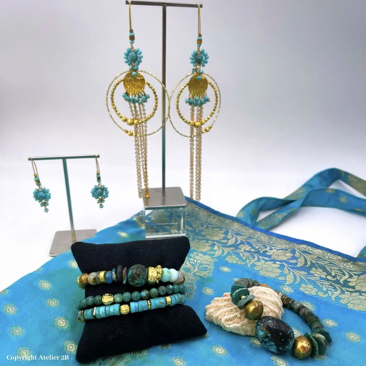 Artisan d’Art et créatrice de bijoux depuis 1998. J’ai installé mon atelier-boutique à La Rochelle. J’expose également mes bijoux à la boutique de créateurs : Colibri à Poitiers et à Cocoon à Saint Martin sur l’île de ré.