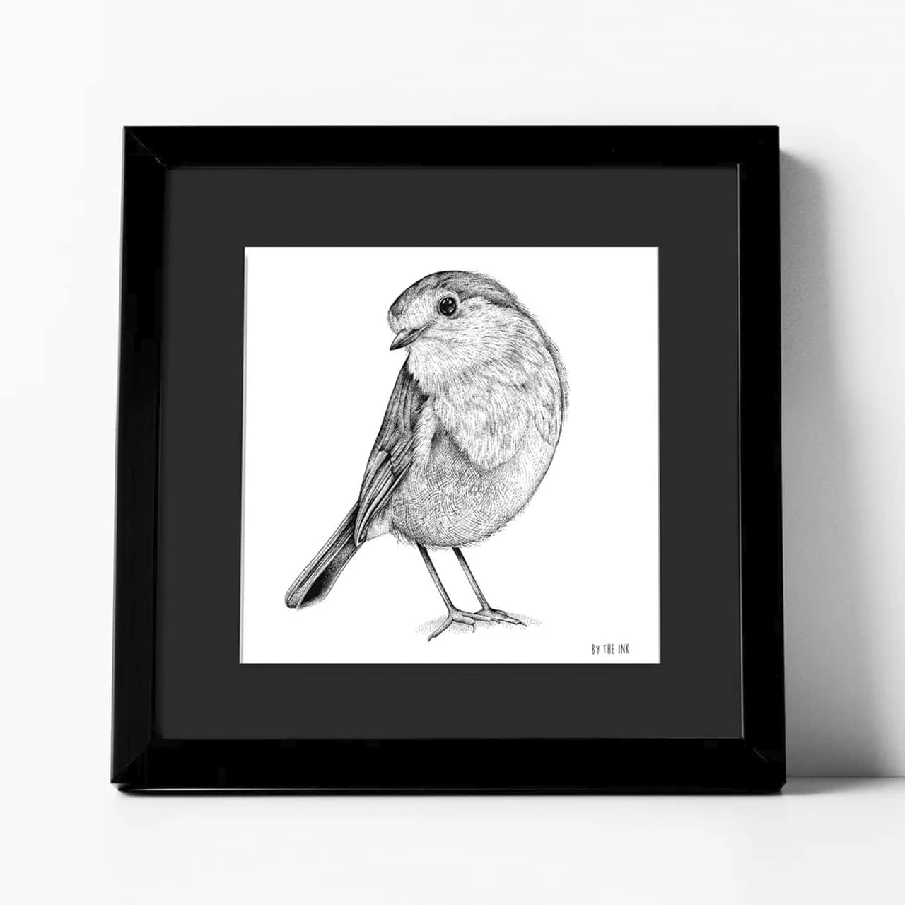 Artiste rochelaise, je vous propose des illustrations en série limitée, encadrées ou non, réalisées à l’encre de chine que je décline également sur de la papeterie et du textile.