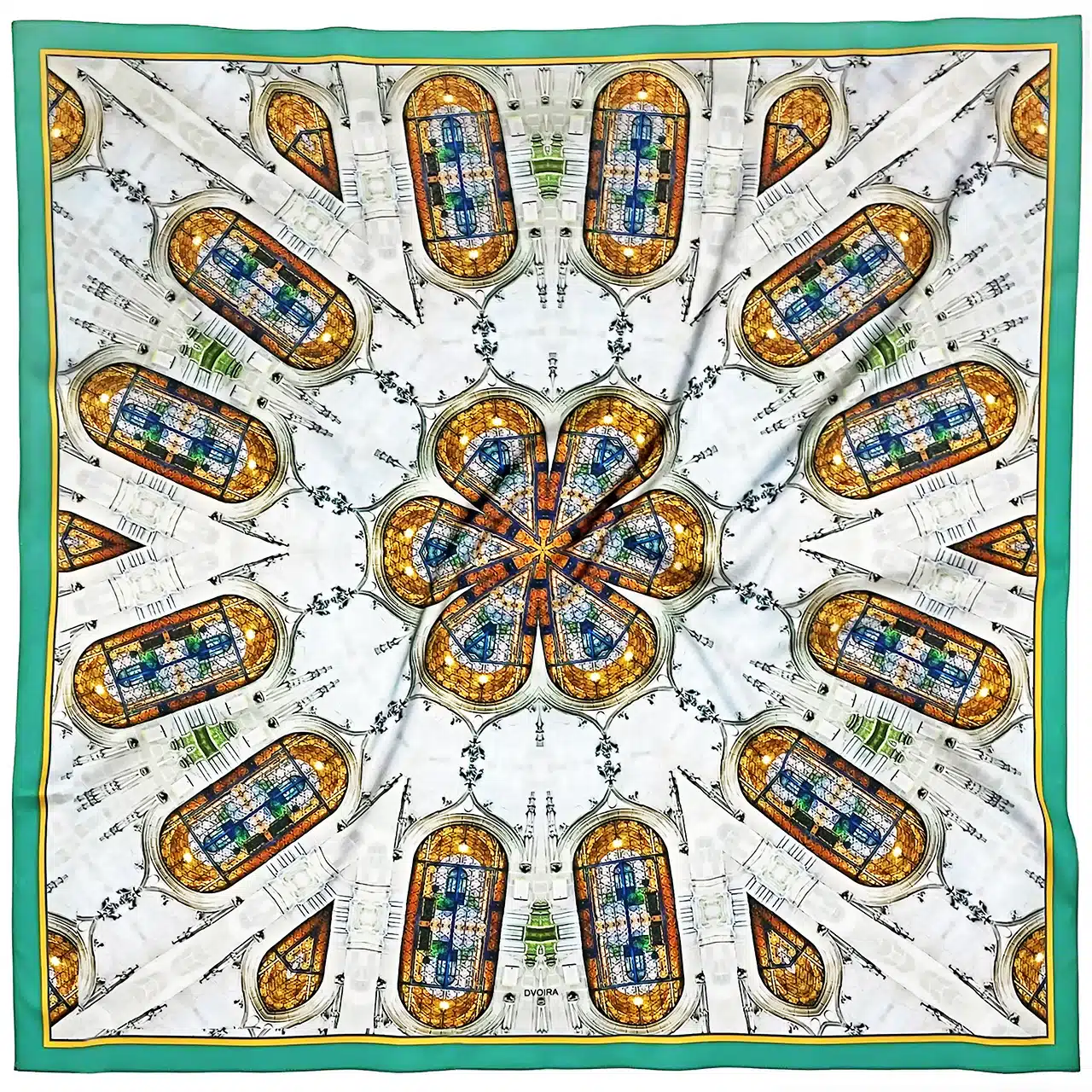 Créatrice de foulards uniques en soie de la marque Dvoira avec des motifs architecturaux rappelant les kaléidoscopes. Les dessins sont basés sur mes photographies de l'architecture de Poitiers, Chauvigny, Paris et d'autres villes françaises.