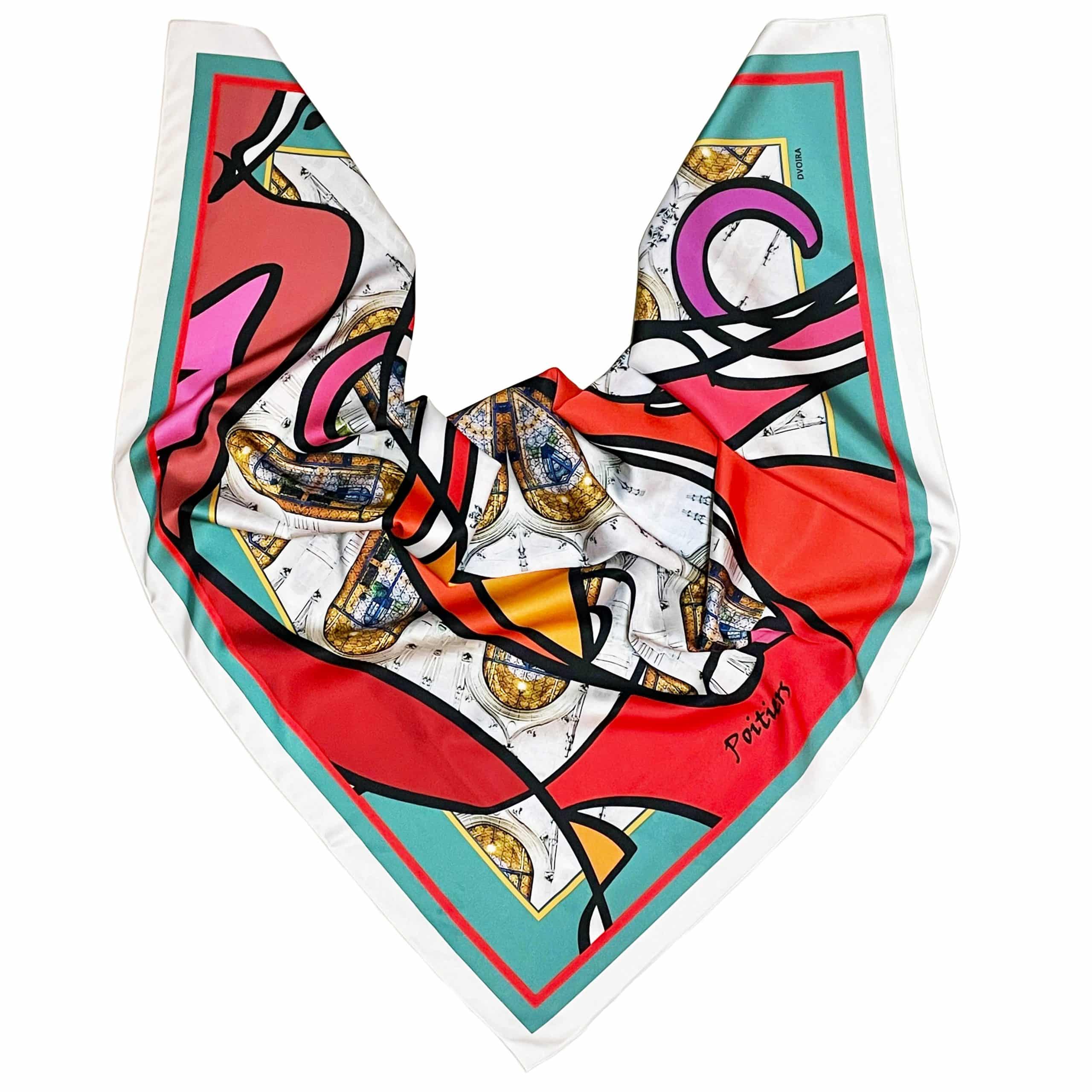 Créatrice de foulards uniques en soie de la marque Dvoira avec des motifs architecturaux rappelant les kaléidoscopes. Les dessins sont basés sur mes photographies de l'architecture de Poitiers, Chauvigny, Paris et d'autres villes françaises.