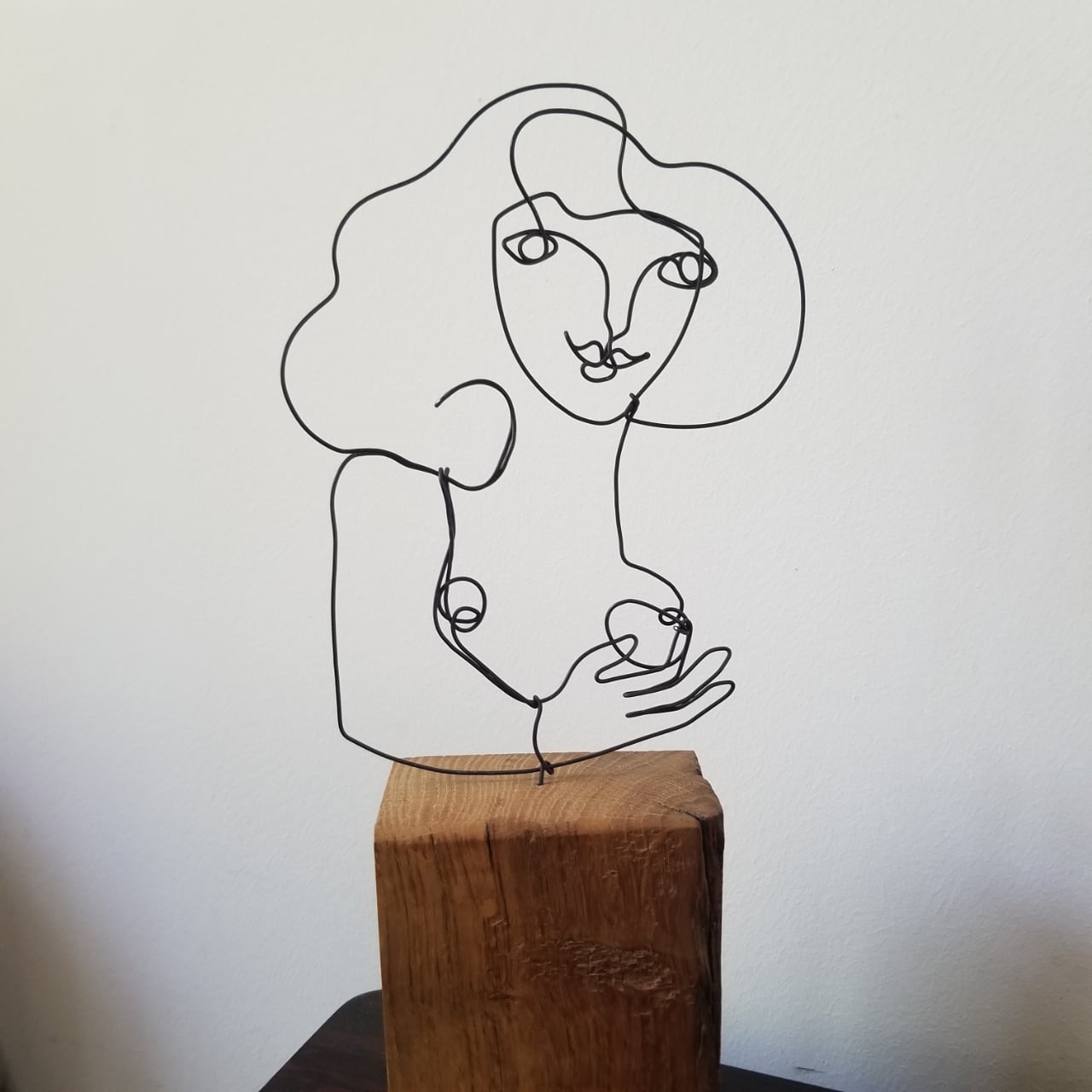 Sculptures, bijoux et illustrations.