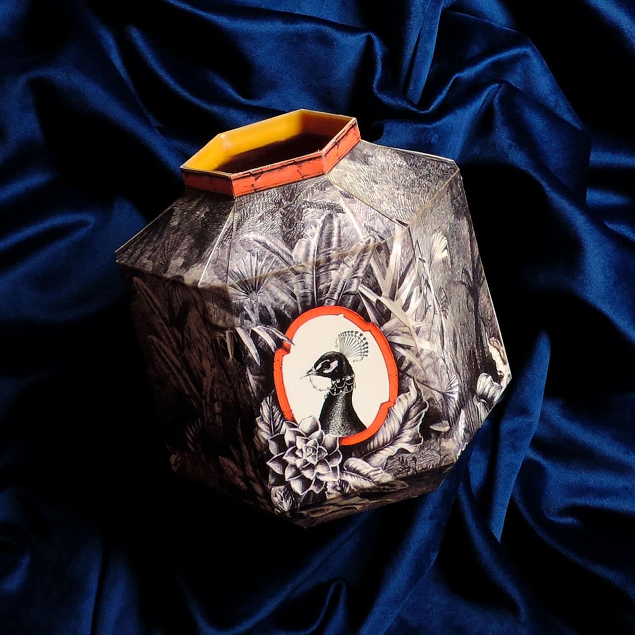 Des objets poétiques, ornés de mes illustrations oniriques qui invitent à la rêverie et au voyage.
