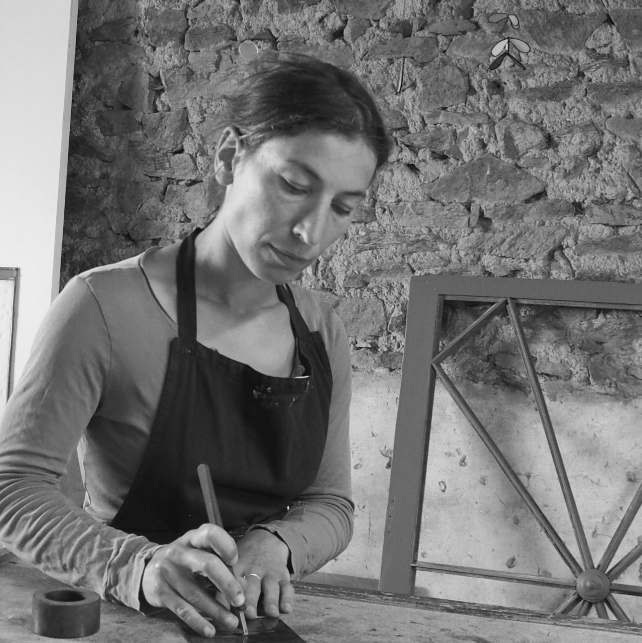 Créatrice et restauratrice de vitraux, je présente également des pièces de décoration uniques en verre, réalisées dans mon atelier de Sauviat-sur-Vige ( 87 ).