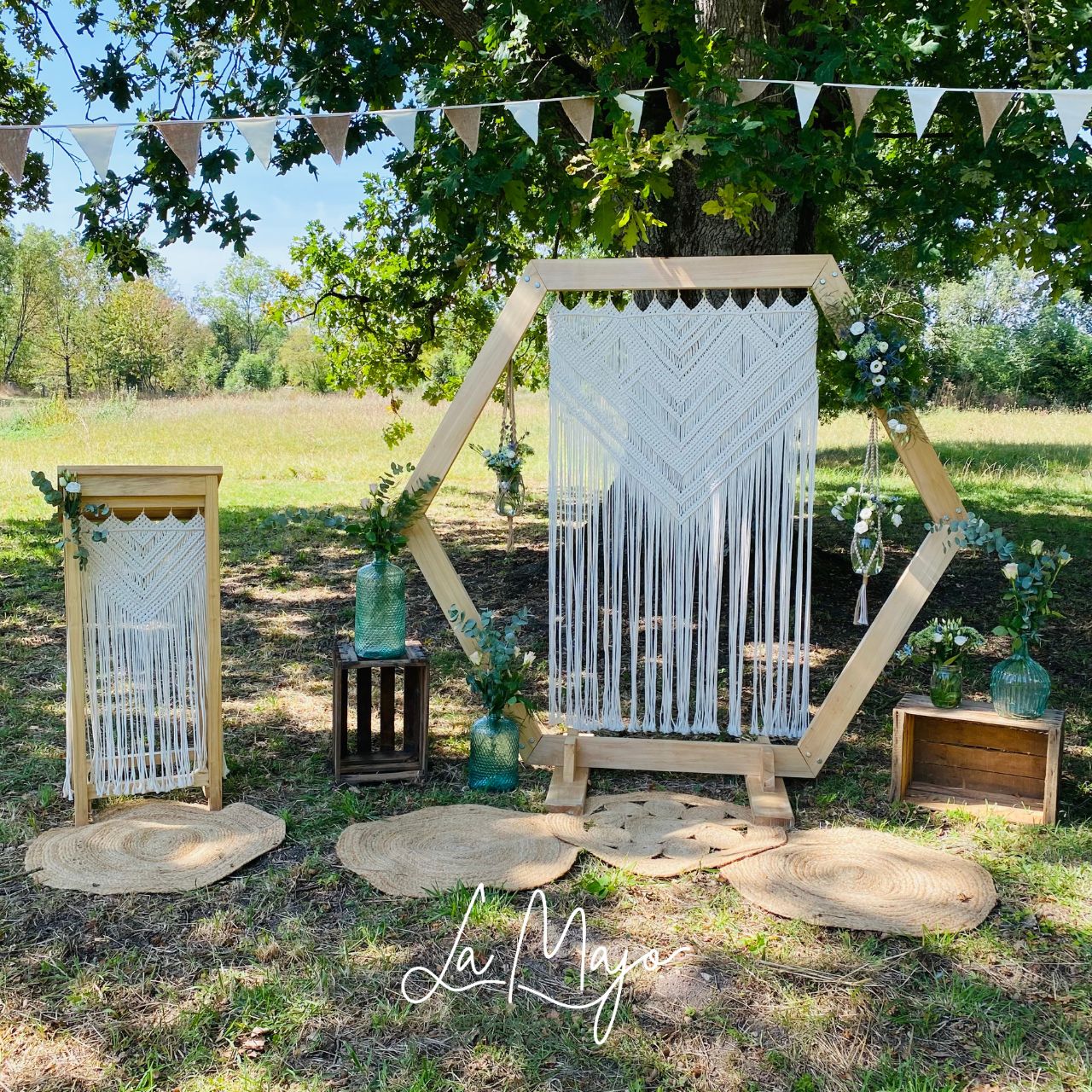 Portrait de la créatrice des décorations et accessoires en corde avec les techniques du macramé