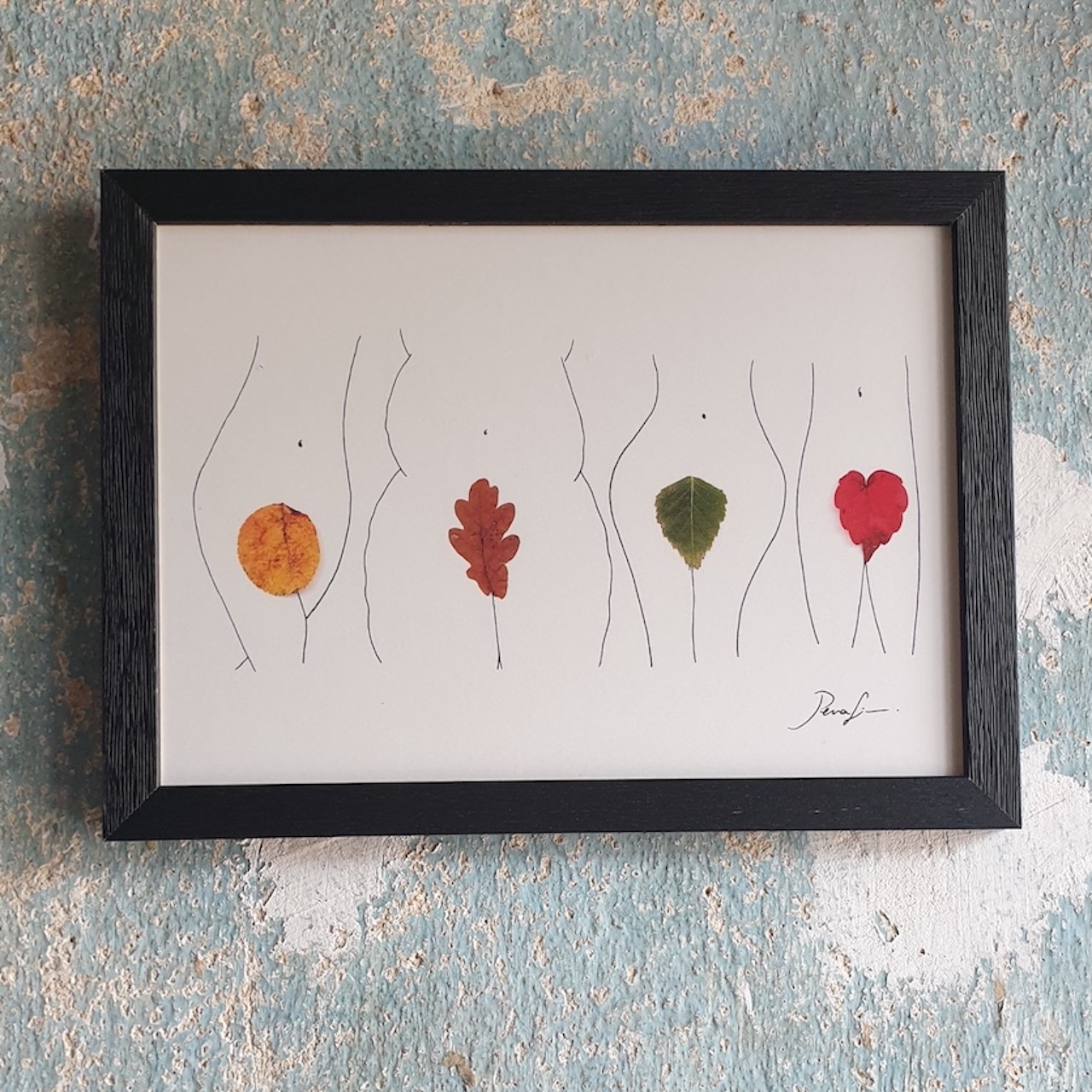 Depuis mon atelier à Marnay, tout proche de Gençay, je crée des illustrations épurées mêlant photographie et dessin, où la nature vient s’immiscer. Et laisser à l’autre la liberté de son imaginaire.