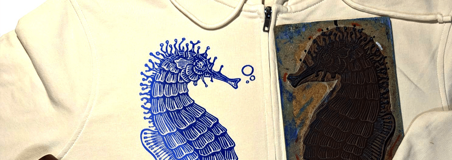 Je dessine mon bestiaire sur des plaques de LINOLEUM (mélange de poudre de liège, huile de lin de gomme et de résine comprime sur toile de jute).