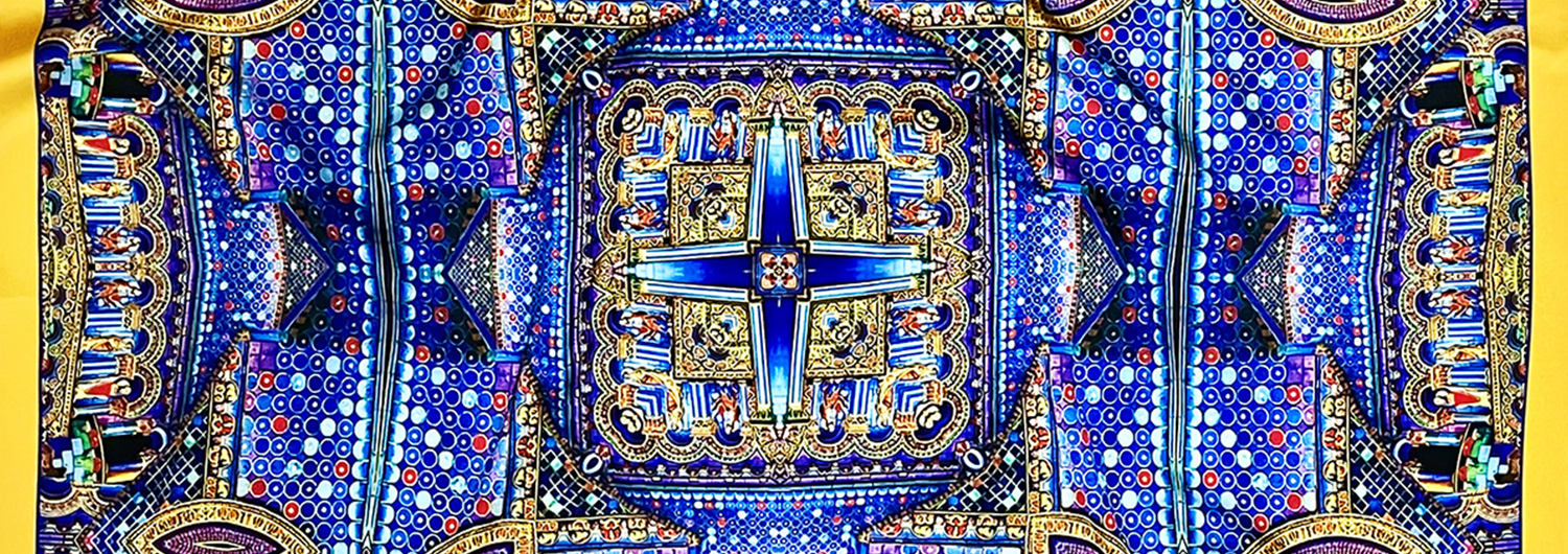 Créatrice de foulards uniques en soie de la marque Dvoira avec des motifs architecturaux rappelant les kaléidoscopes. Les dessins sont basés sur mes photographies de l'architecture de Poitiers, Chauvigny, Paris et d'autres villes françaises.
