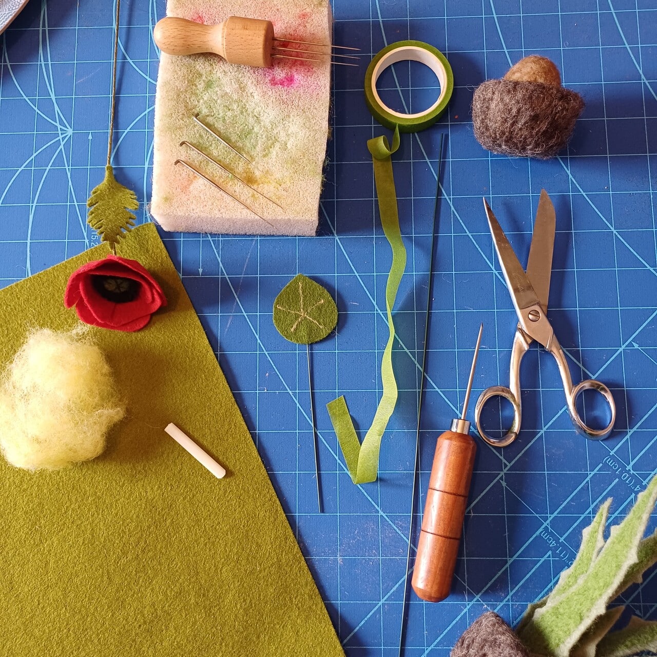 Je propose une grande gamme de plantes mais aussi de fleurs à l’unité pour vous permettre de composer le bouquet singulier qui vous ressemble et je me fais un plaisir d’étudier vos demandes personnalisées pour des créations sur-mesure.