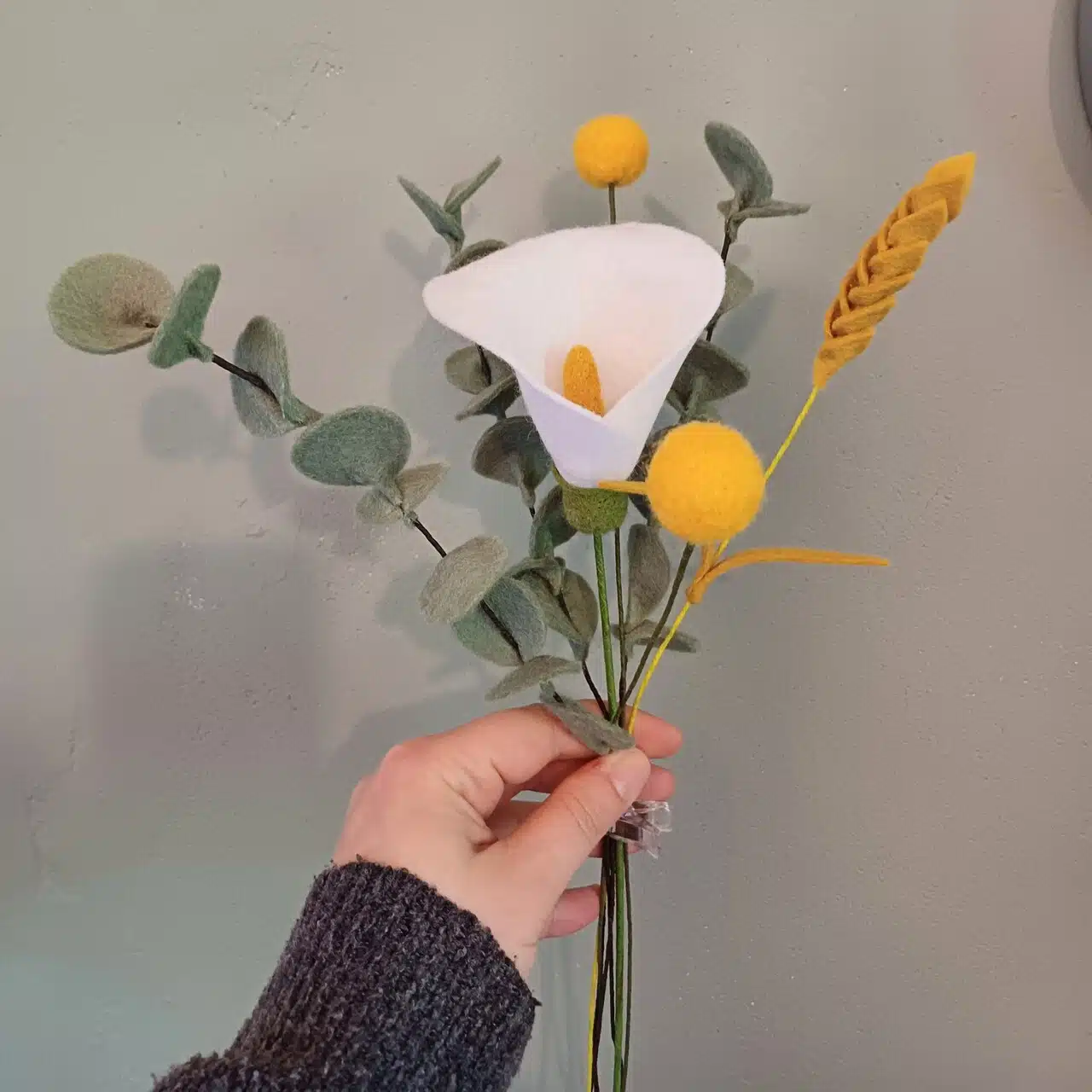 Créatrice d’objets de décoration en laine, je réalise des plantes et bouquets en feutrine