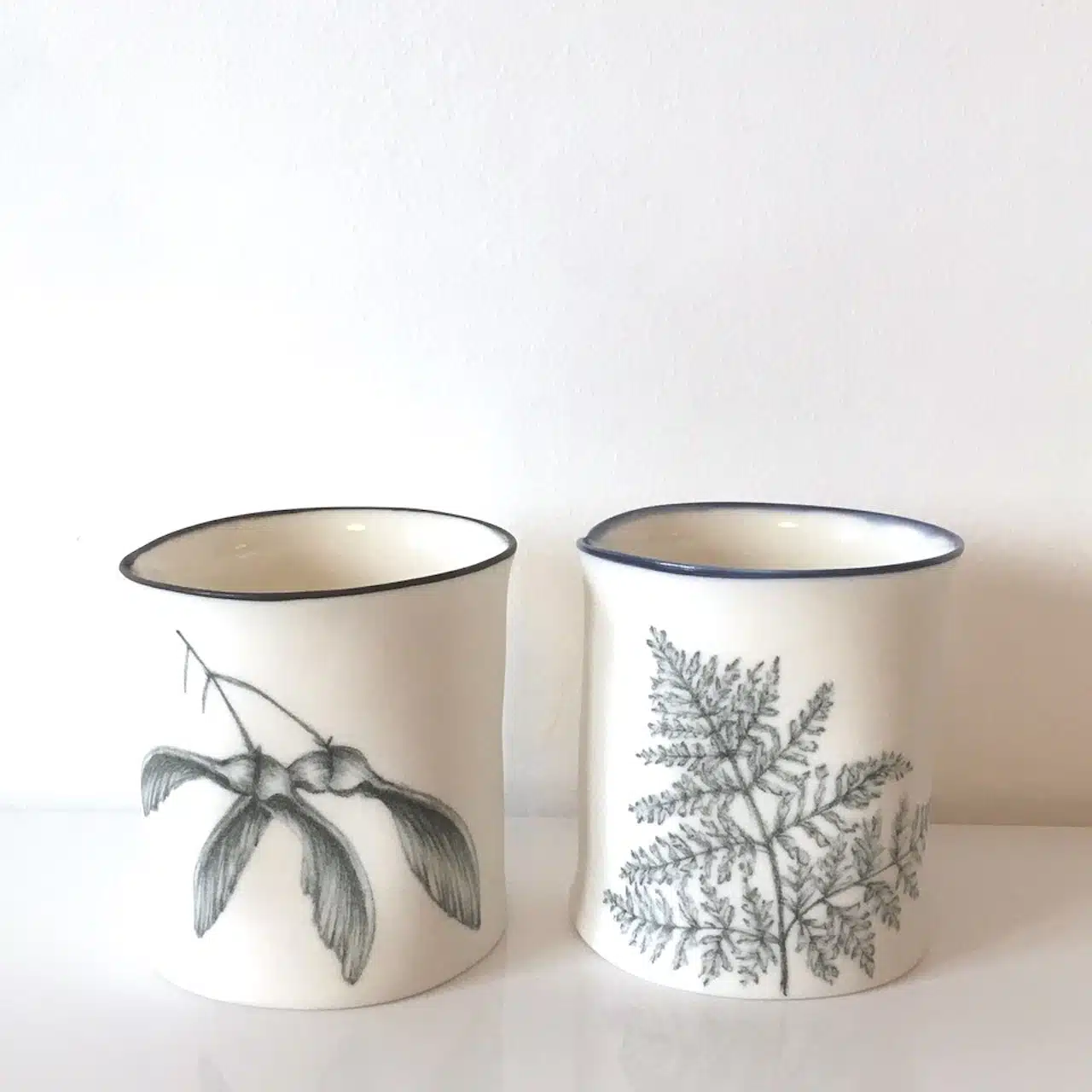 Céramiste, je propose des objets utilitaires en porcelaine, ces pièces uniques sont réalisées dans mon atelier à Poitiers.
