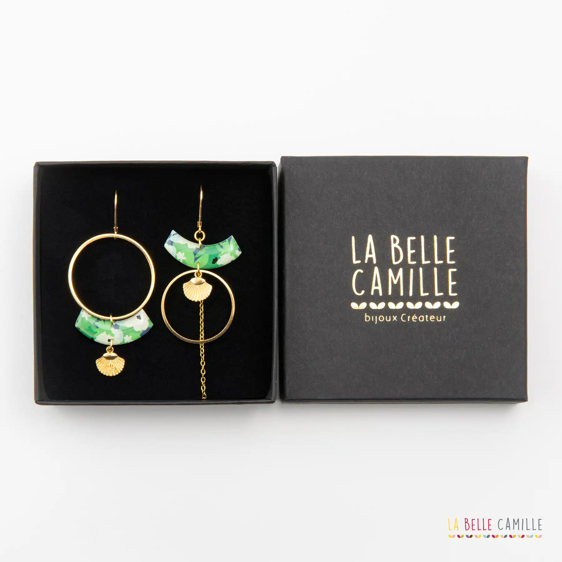 Mes bijoux ressemblent à ce que j’aime, ce dont j’ai envie pour moi. Ils sont empreints d’un caractère ethnique, bohème, rétro et toujours colorés pour égayer votre quotidien.