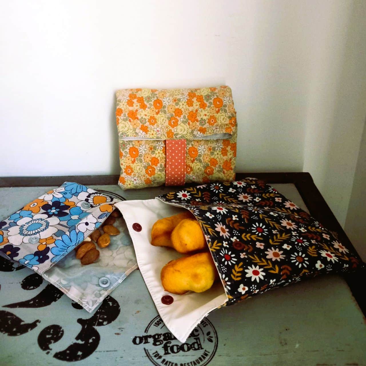 Toutes les créations découlent d’un besoin quotidien, créations de pochettes sur mesure pour les aliments.