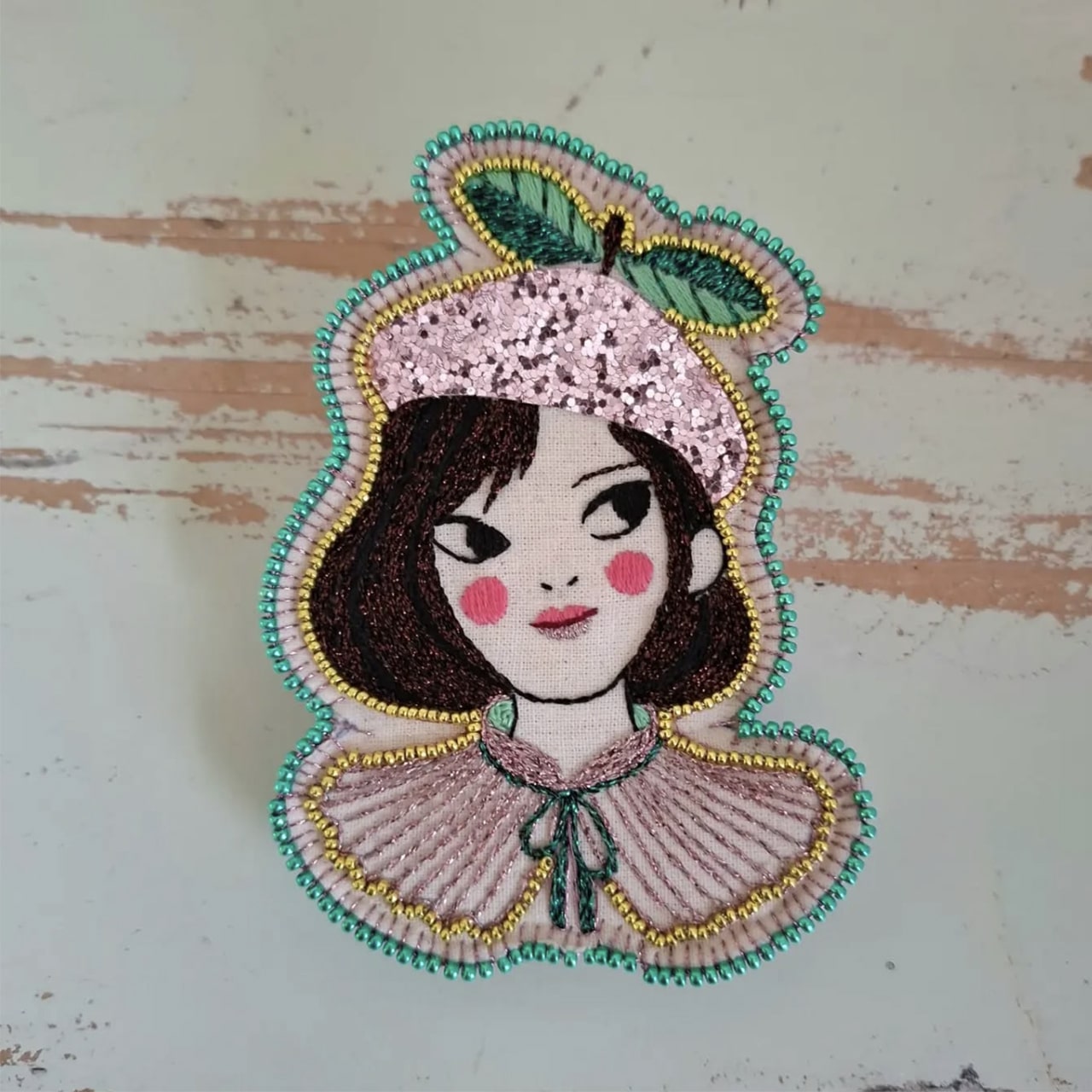 Marie_Desbons, créatrice, de reproductions d’illustrations et Broderies réalisées à la main