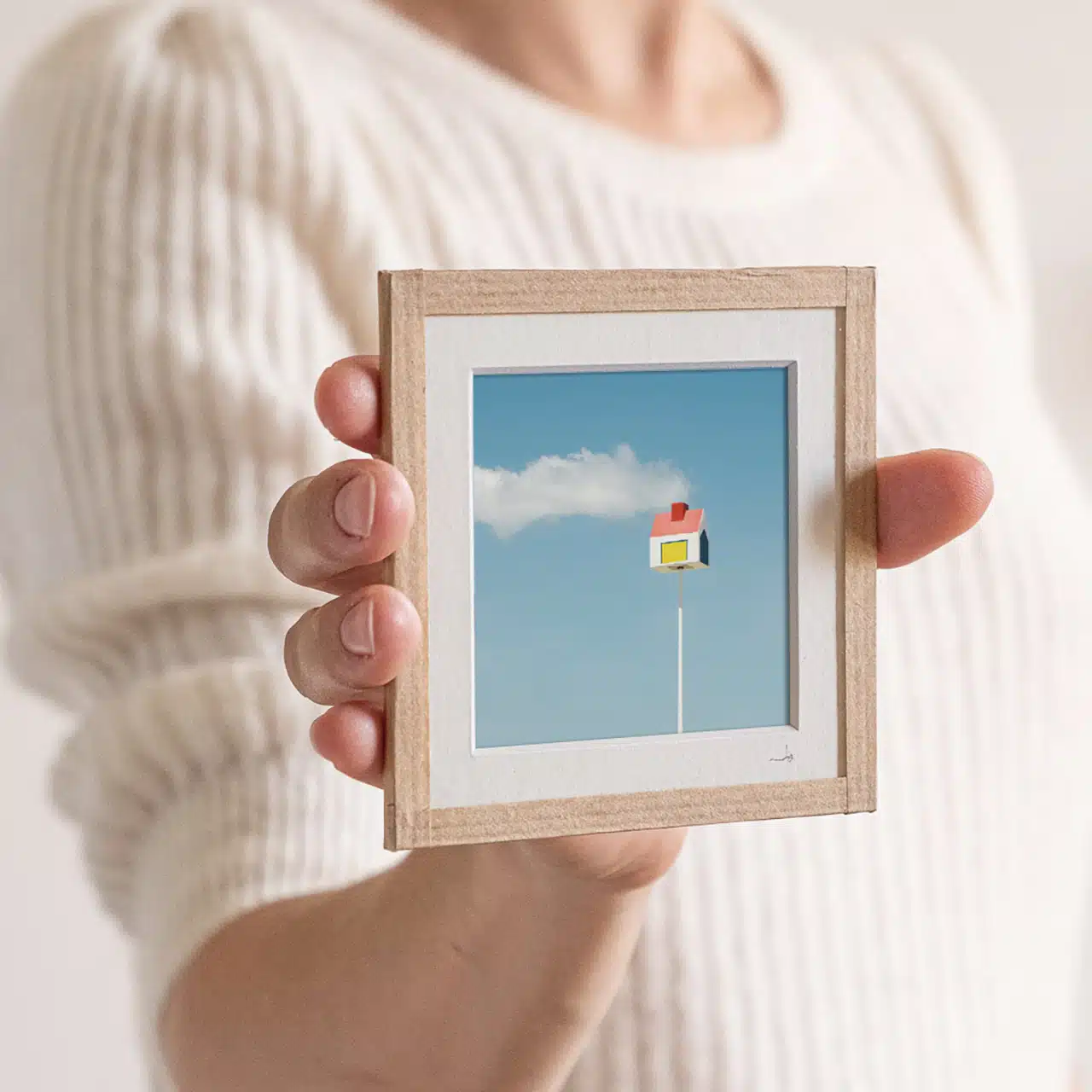 Johanna et Matthieu, couple de photographes nantais, proposent des tirages photos signés, en petits formats imprimés et encadrés à la main dans leur atelier en Loire-Atlantique.
