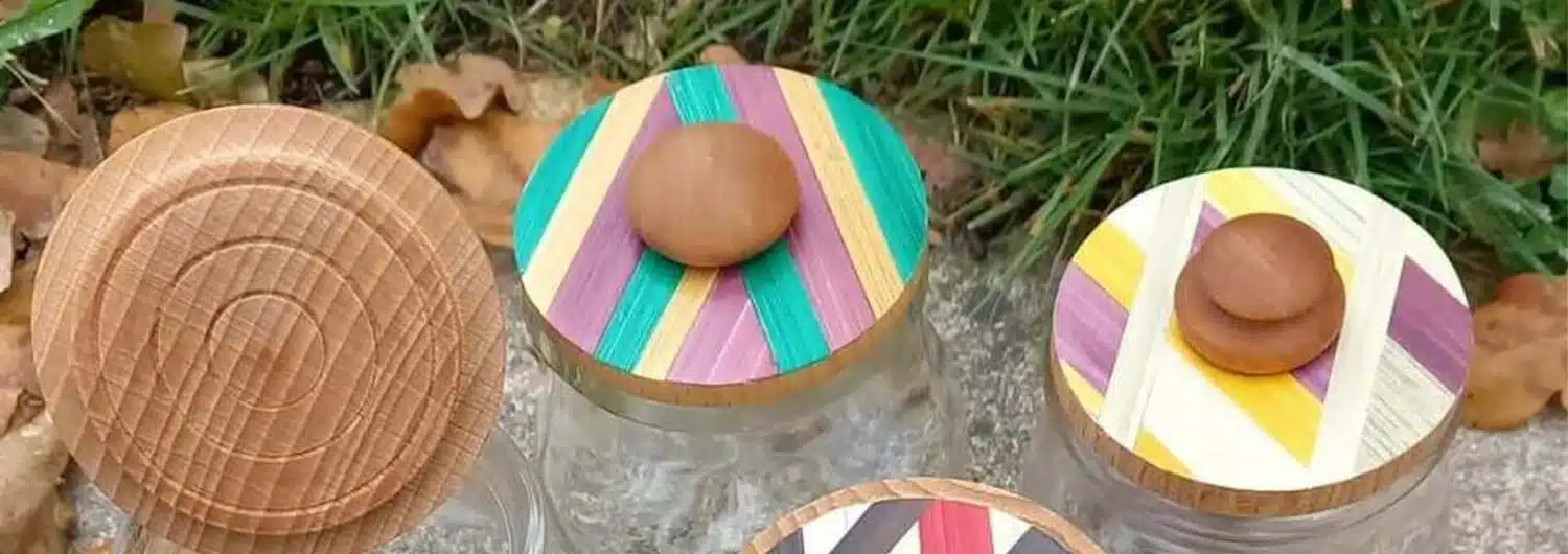 Le bois est un matériau que j'affectionne particulièrement pour son naturel, sa chaleur, son côté écologique et la diversité des essences avec leurs couleurs et leur veinage...