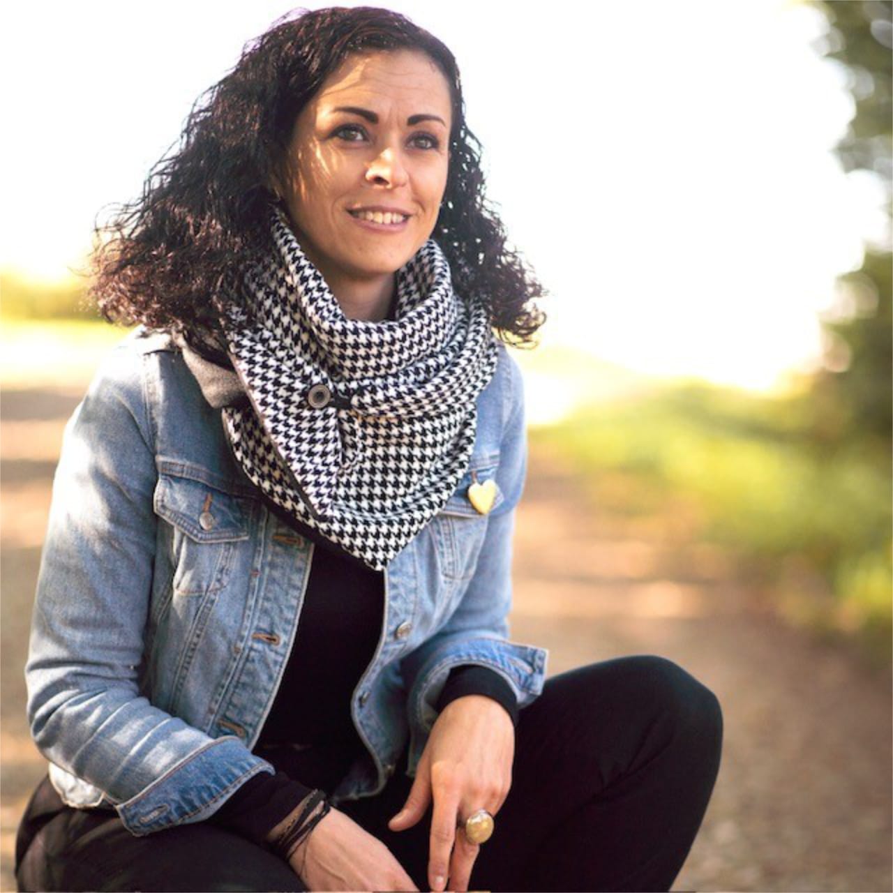 Je crée des accessoires faits main, colorés ou sobres selon les demandes. Mes produits sont uniques ou réalisés en toutes petites séries !