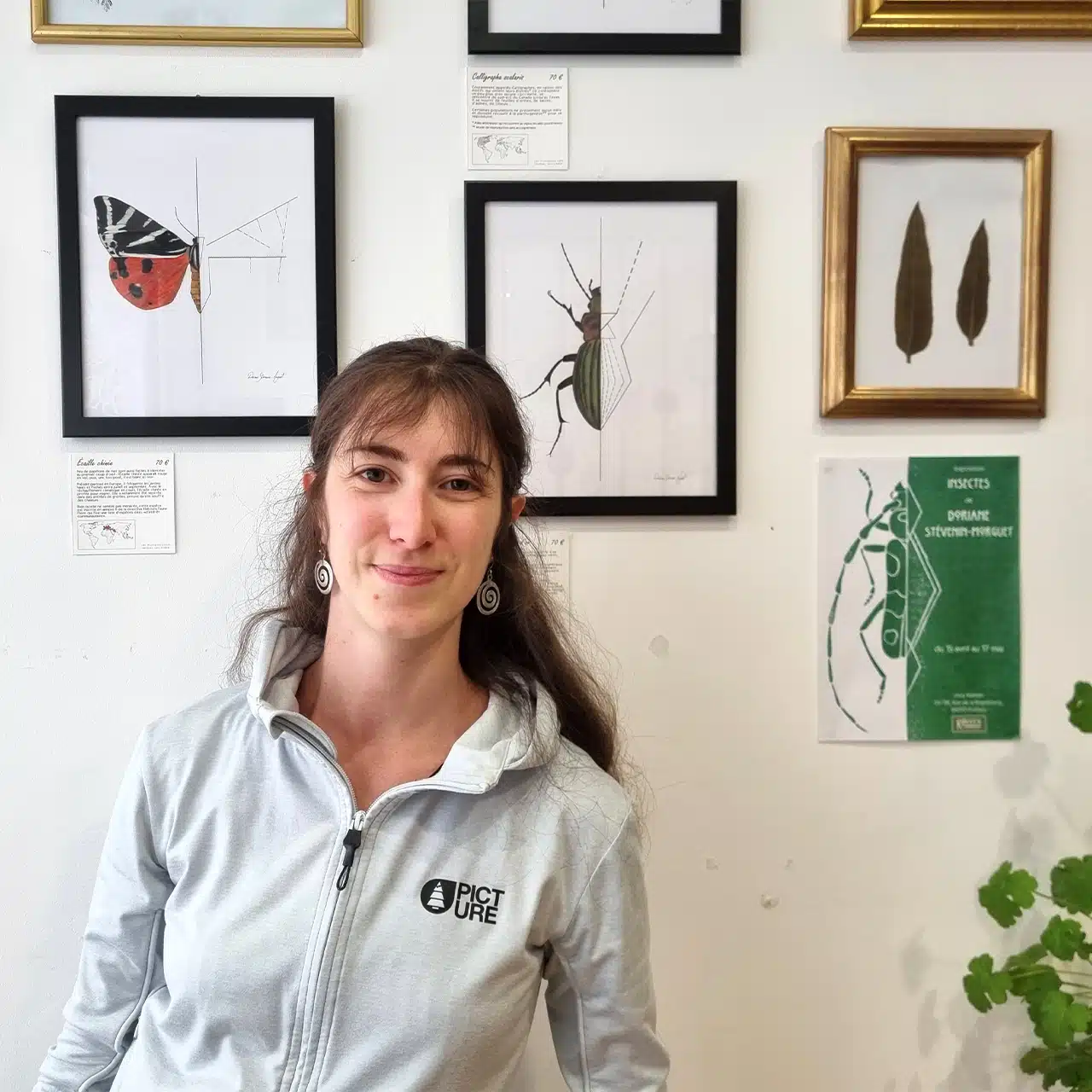 Illustratrice et décoratrice poitevine, vous développez un univers poétique et engagé aux frontières de l'Art déco, de la nature et de l'écoféminisme.
